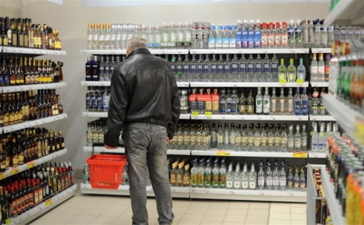 В Новомосковске продавщицу оштрафовали за круглосуточную продажу алкоголя