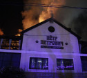 В центре Тулы загорелся ресторан «Пётр Петрович»: фото и видео