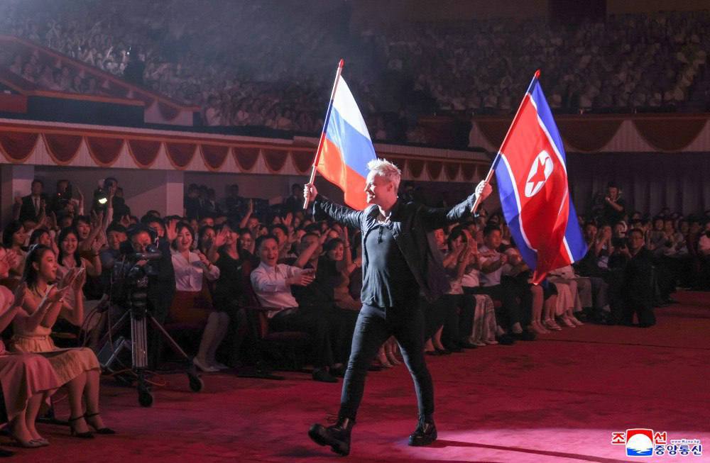 SHAMAN выступил в Северной Корее и очень понравился Ким Чен Ыну