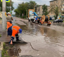 В Туле четыре бригады рабочих откачивают воду с затопленных улиц