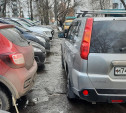 «Накажи автохама»: в Туле отец-молодец запер на парковке две машины
