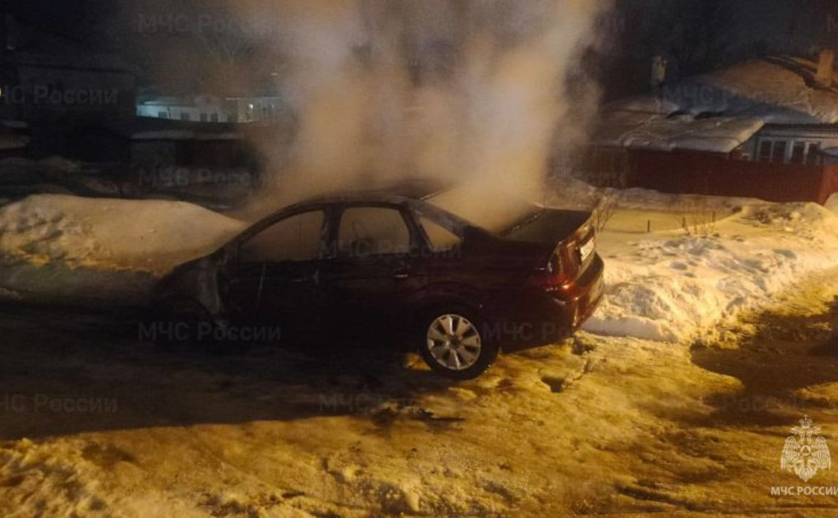 В Щекинском районе мужчина сгорел в машине