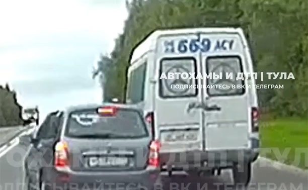 Под Тулой обочечник на микроавтобусе скрылся после ДТП