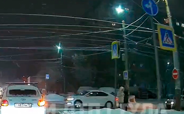 В Туле водитель повернул под «кирпич», словно так и надо