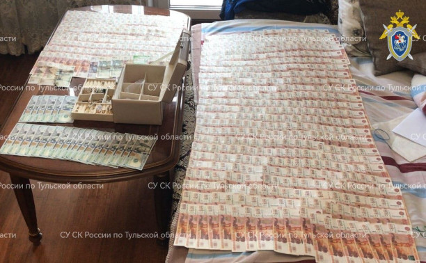 Миллионы рублей, золото, евро: что обнаружили во время обысков у тульских экс-полицейских
