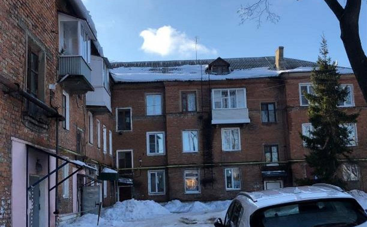 В Кимовске на подростка с крыши дома рухнула наледь: уголовное дело директора УК направлено в суд