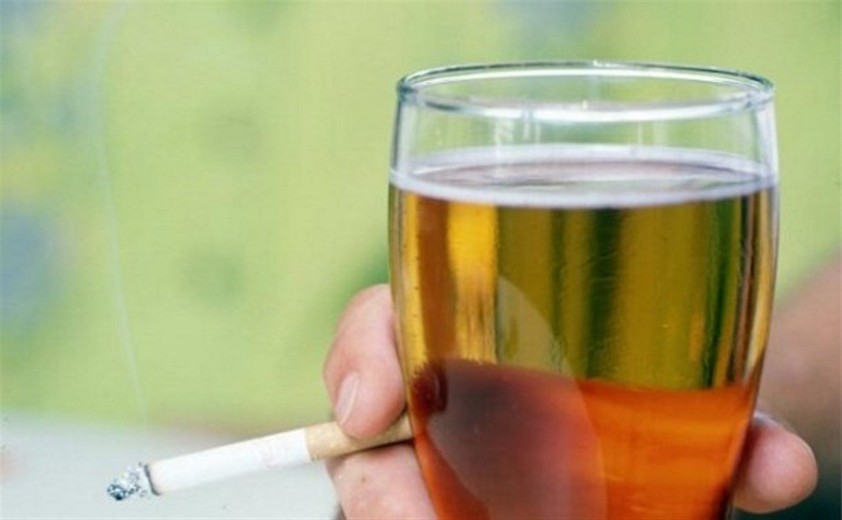 Минкомсвязи попросило временно снять запрет на рекламу пива и табака
