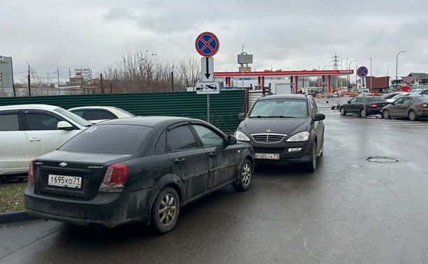 На ул. Октябрьской водители не стесняются знаков «Остановка запрещена»