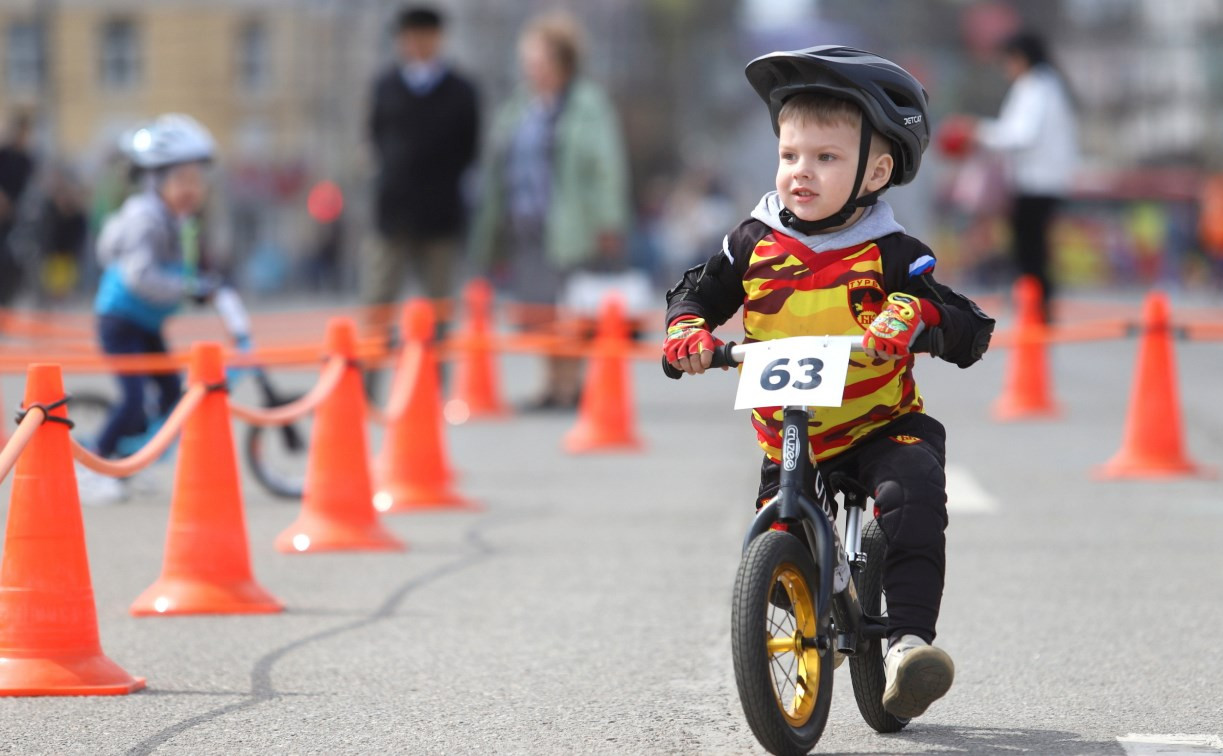 В Туле прошла Первомайская велогонка и малышовая гонка на беговелах: фоторепортаж