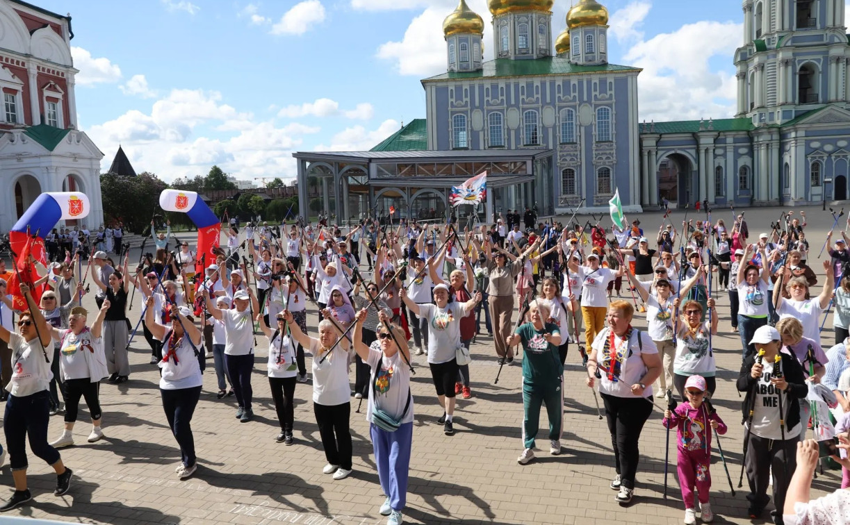 В Тульском Кремле прошел фестиваль северной ходьбы «Кольцо Победы»