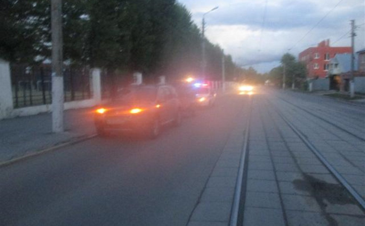 В Туле «Рено» сбил девушку, которая выходила из трамвая