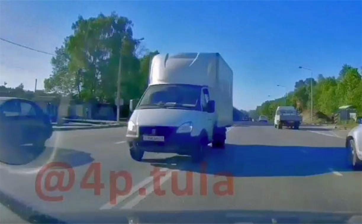 «Накажи автохама»: нарушитель на грузовой ГАЗели вышел в лоб через двойную сплошную