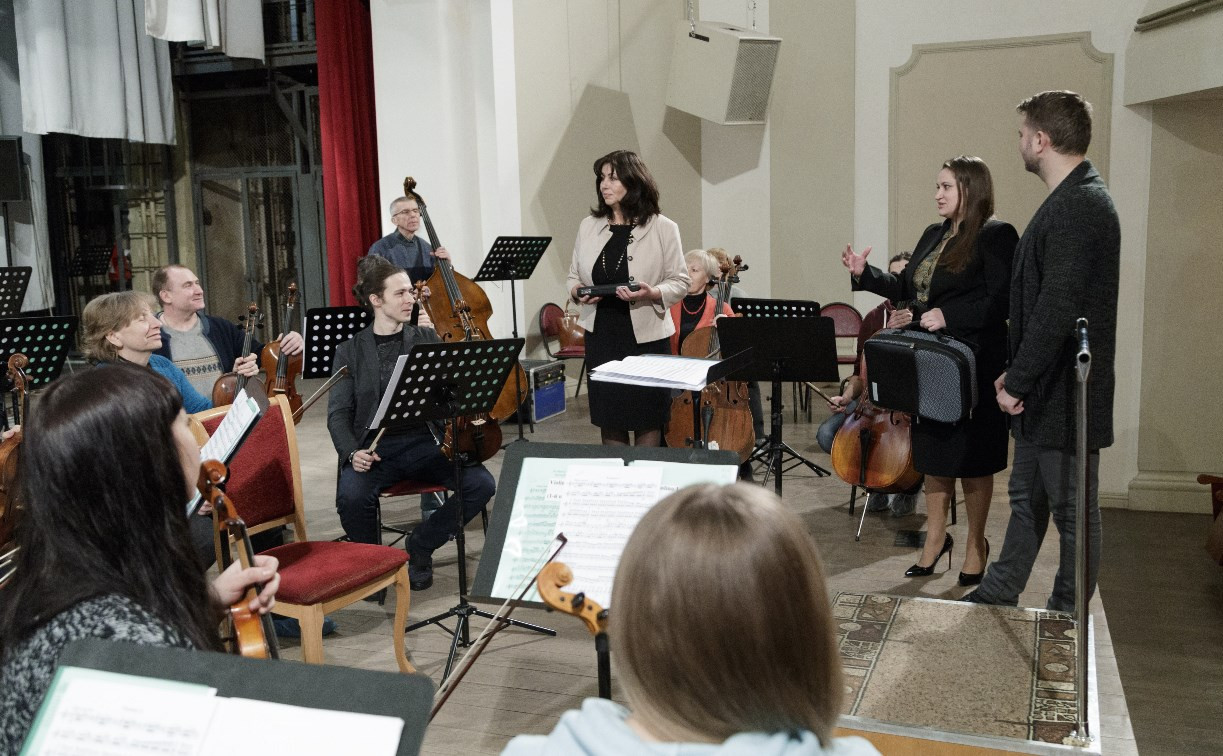 Музыканты Тульского симфонического оркестра получили новые инструменты
