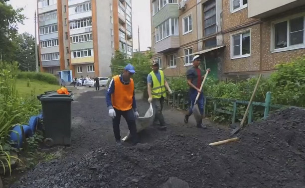 В Туле два жилых двора заблокировали кучами асфальта