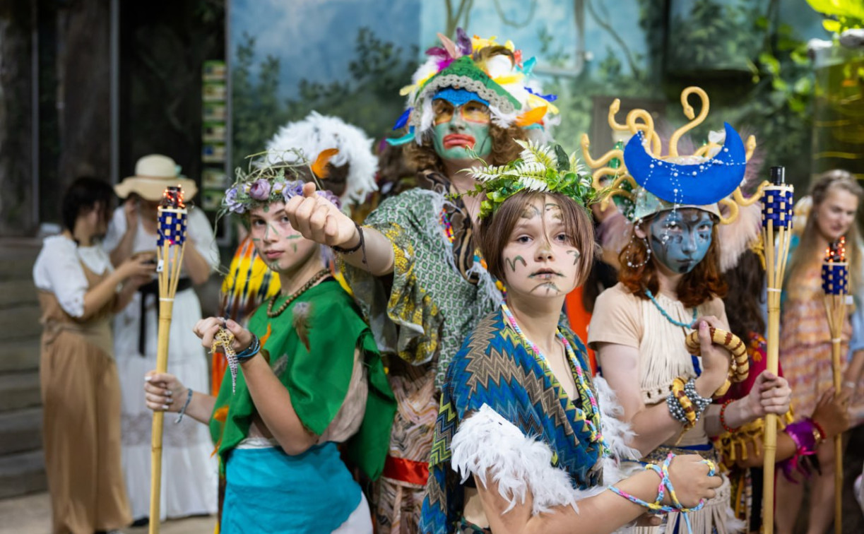 Тайна Эльдорадо, пернатый Змей и жареные сверчки: театр «Мюсли» поставил иммерсивный спектакль для экзотариума 
