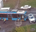 На ул. Пузакова в Туле столкнулись троллейбус и внедорожник