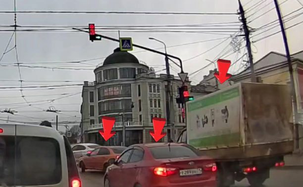 В Туле на перекрестке водители как хотят, так и поворачивают