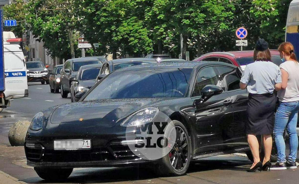 В центре Тулы ограбили владельца Porsche Panamera