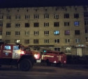 В Суворове спасатели эвакуировали из горящего общежития двух человек