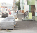В Туле на ул. Каминского демонтируют тротуарную плитку