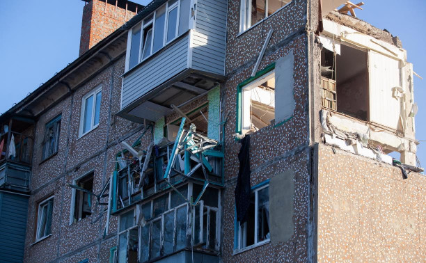 Жильцы уцелевших подъездов пострадавшего дома в Ефремове заселяются в свои квартиры