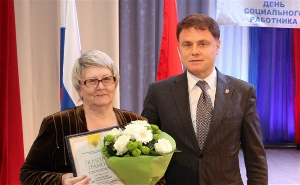 Владимир Груздев поздравил тульских соцработников с профессиональным праздником