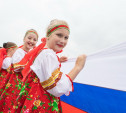 В центре Тулы развернули 42-метровый российский флаг: фоторепортаж