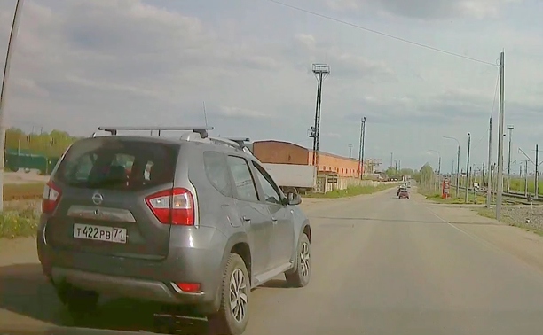 В Туле водитель Nissan Terrano обогнал «почти» по ПДД