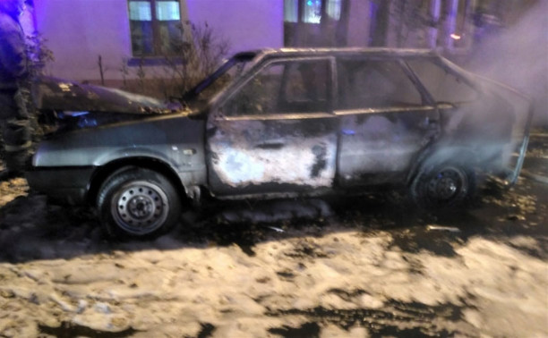 Возгорание автомобиля на ул. Оружейной в Туле: подробности