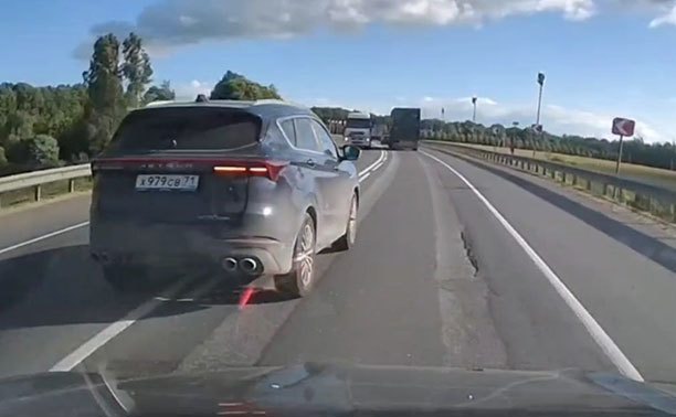Под Тулой водитель так спешил, что рискнул жизнью