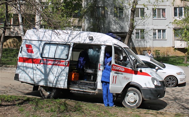 В Туле девушка пыталась выброситься из окна