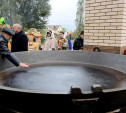 Тамбовчане пожарили 150 кг картошки в гигантской тульской сковороде