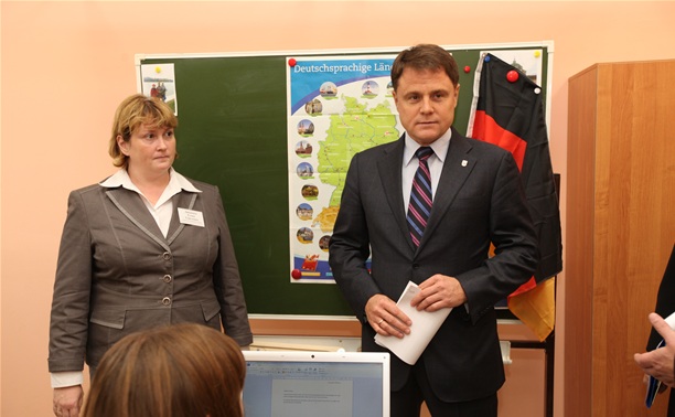 Владимир Груздев предложил создать ипотечную программу для учителей