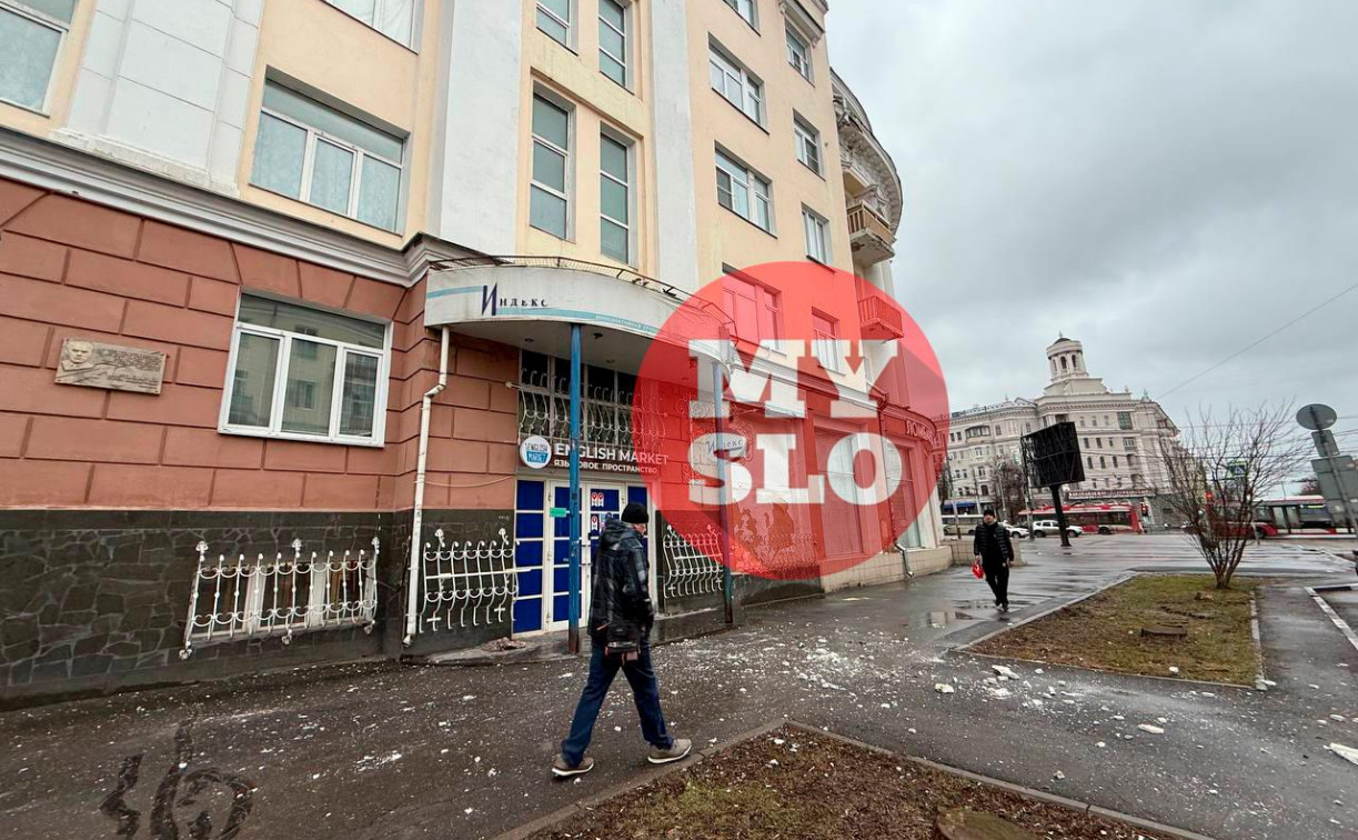 Часть фасада «сталинки» обрушилась на Первомайской 