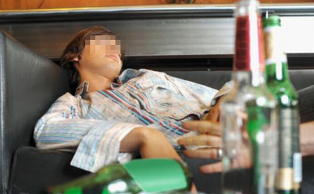 10-летний ребенок госпитализирован с алкогольным отравлением