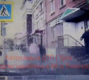 Момент ДТП с выскочившим на тротуар внедорожником снял видеорегистратор