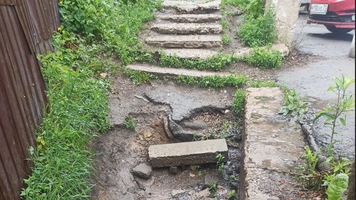 «Ноги переломать можно!»: туляки с ул. Волкова пожаловались на дорогу к железнодорожным путям