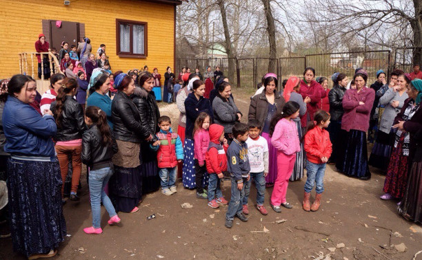В цыганском поселении в Плеханово сносят первый дом