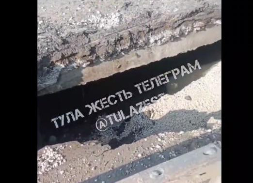 Часть моста обрушилась в Хрущево
