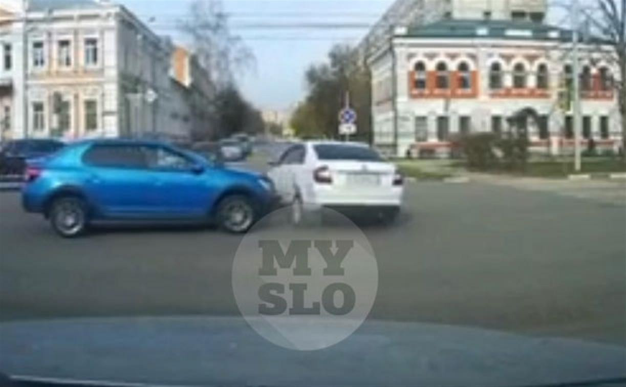 В Туле видеорегистратор снял ДТП на ул. Лейтейзена