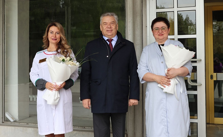Николай Воробьев вручил награды областной Думы медицинским сестрам