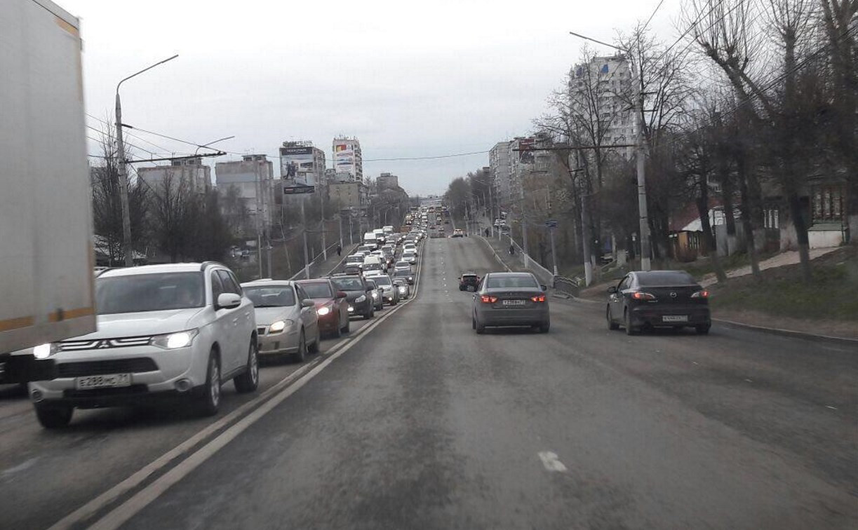 В Туле на улице Октябрьской из-за ДТП образовалась огромная пробка