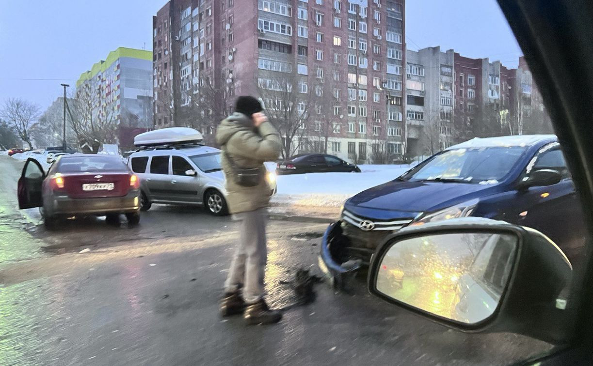 На ул. Кирова столкнулись Hyundai и Chevrolet 