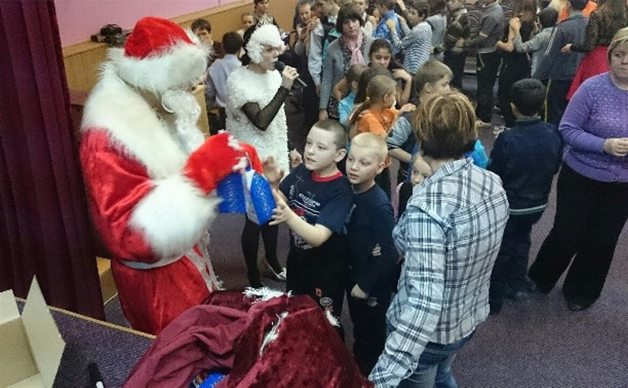 Детям Тульской коррекционной школы-интерната устроили новогодний праздник 