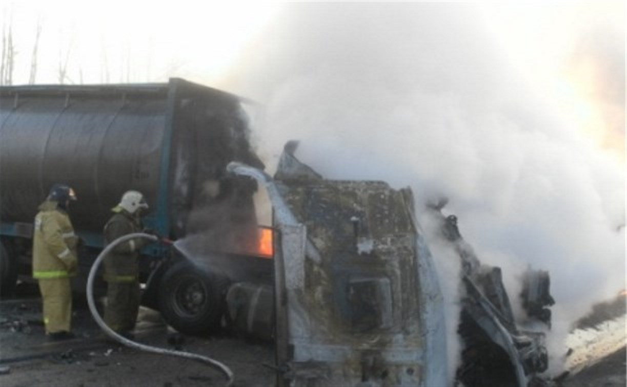 В Ефремовском районе в результате ДТП сгорели два грузовика