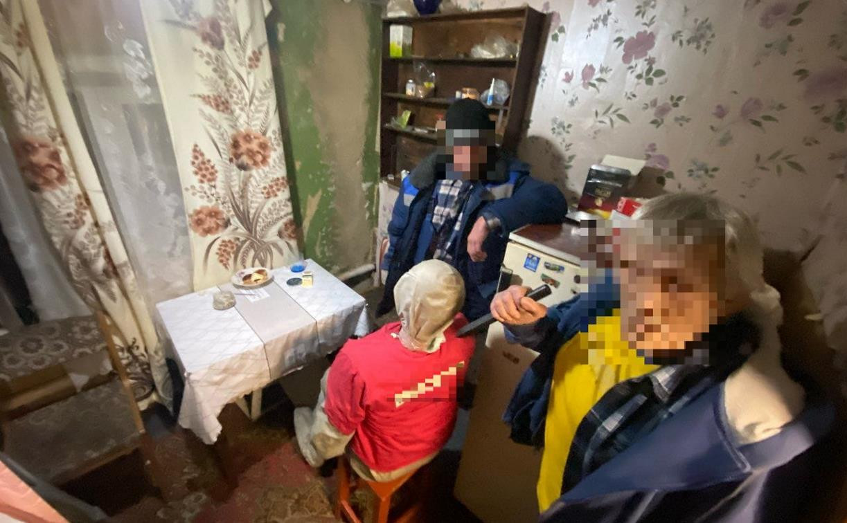 Пенсионер из Плавска ударил собутыльника ножом в шею