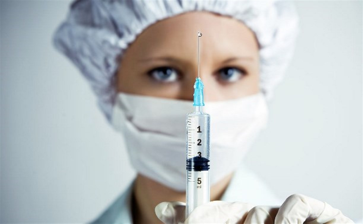 Роспотребнадзор рекомендует россиянам делать прививки перед поездкой за рубеж