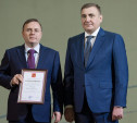 Алексей Дюмин поздравил сотрудников избиркома Тульской области с 30-летием избирательной системы в России