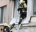 В Туле пожарным пришлось пилить дверь и выбивать окно из-за подгоревшей еды