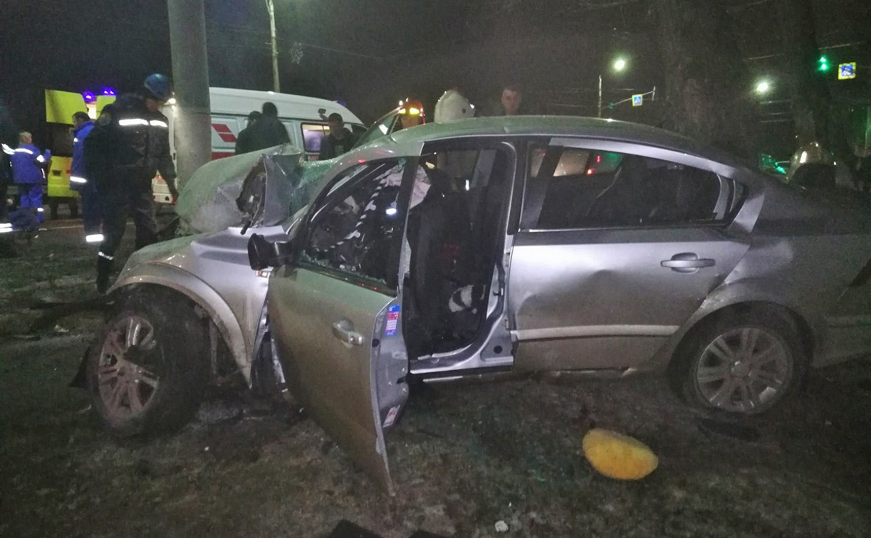 В Туле в ночном ДТП погибли три человека